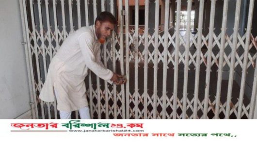 বরিশাল বিশ্ববিদ্যালয়ে চলছে কমপ্লিট শাটডাউন, প্রতি কক্ষে শিক্ষকদের তালা