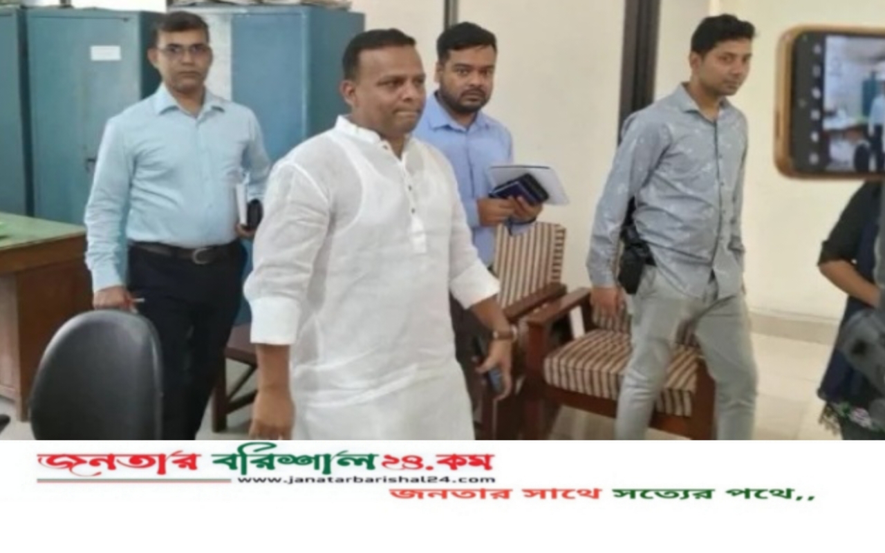 হঠাৎ বরিশাল নৌবন্দর পরিদর্শনে প্রতিমন্ত্রী রাজিব আহসান, অনুপস্থিত বহু কর্মী