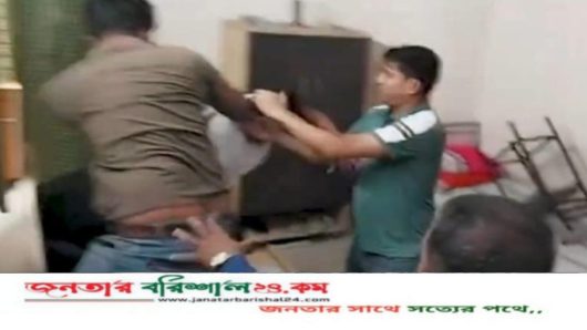 রোগীর মৃত্যুকে কেন্দ্র করে বরিশালের কেএমসি হাসপাতালে স্বজন-চিকিৎসকদের মধ্যে সংঘর্ষ