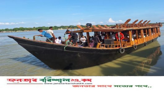 বরিশাল কীর্তনখোলা নদীতে নৌ তরি ‘কুইন অফ উলানিয়া’ উদ্বোধন