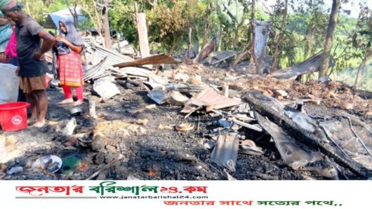 বরিশালে মাটির চুলার আ’গু’নে দুই ভাইয়ের বসতঘর পু’ড়ে ছা’ই