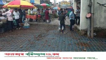 বরিশালে ৭ কোটি টাকার সড়কের মাঝখানে দোকান রেখেই নির্মাণ