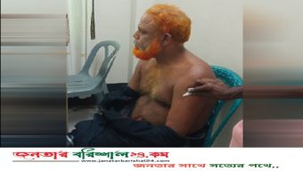 বরিশালে ইউনিয়ন পরিষদের ভিতরে  ইউপি সদস্যকে পিটিয়ে আহত