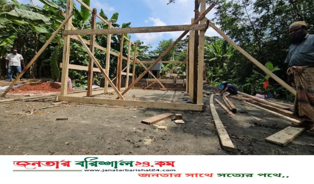 বরগুনায় কবরস্থানের জমি দখল করে বিএনপি নেতার ঘর নির্মাণ