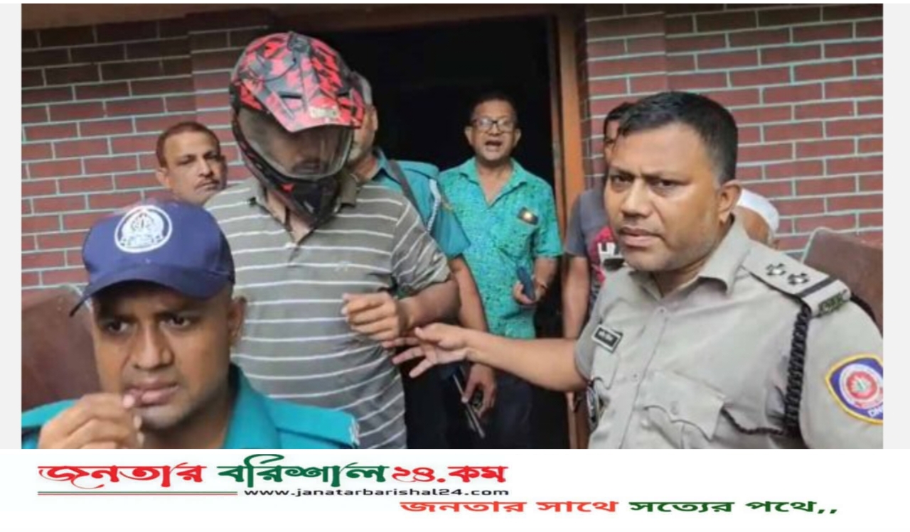 বরিশালে মাদকের আসরে ডিএনসির অভিযান, পুলিশ সদস্যসহ আটক ৪