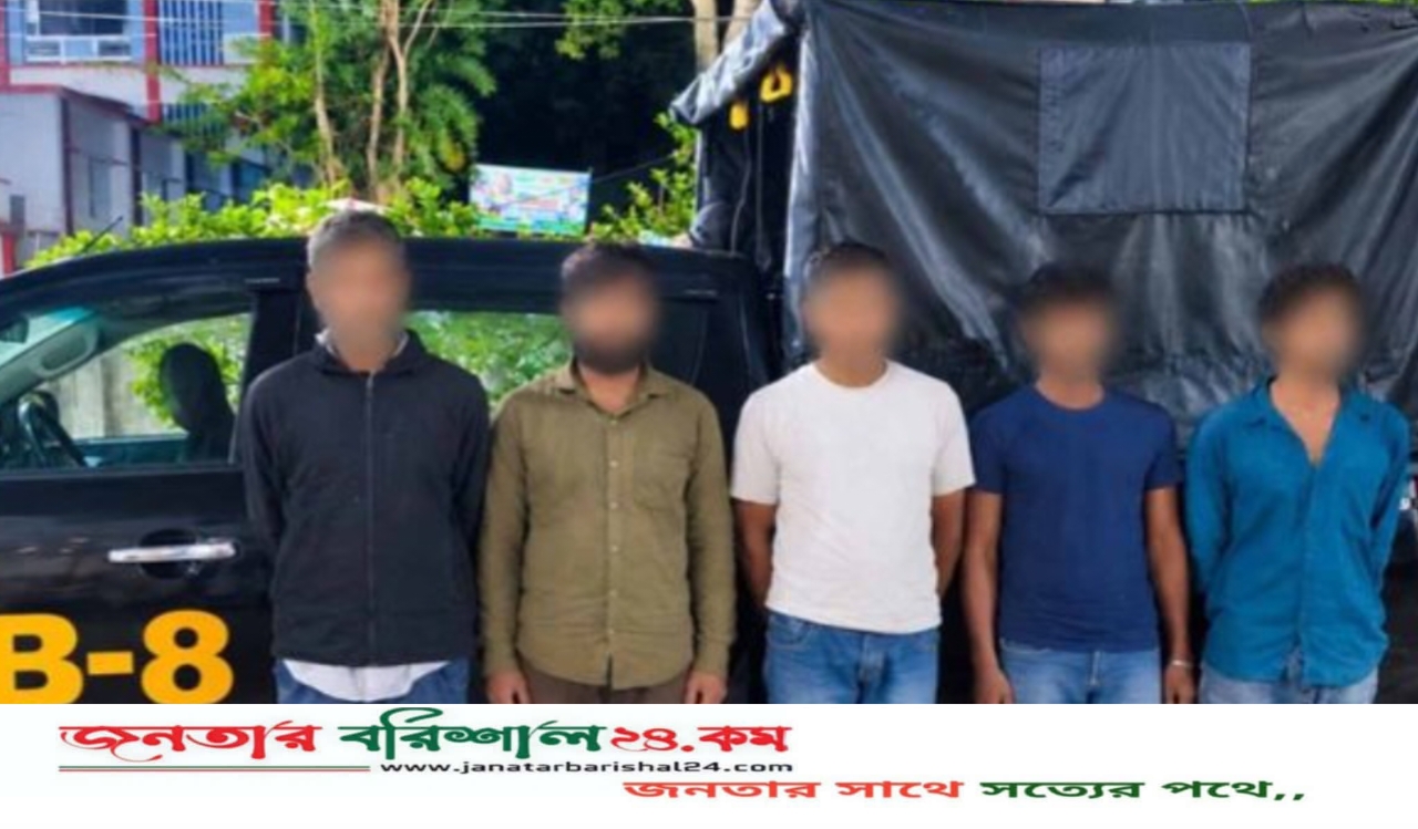রাজাপুরে বিকাশ ব্যবসায়ীকে কুপিয়ে ৭ লাখ টাকা ডাকাতি