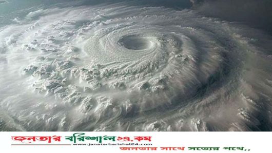 ক্রমেই অতি শক্তিশালী রূপ নিচ্ছে ঘূর্ণিঝড় ‘অর্ণব’, বাড়ছে বাতাসের সর্বোচ্চ গতিবেগ