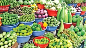 ৮০ টাকার নিচে শুধু পেঁপে ও কুমড়া, চড়া সবজির বাজার